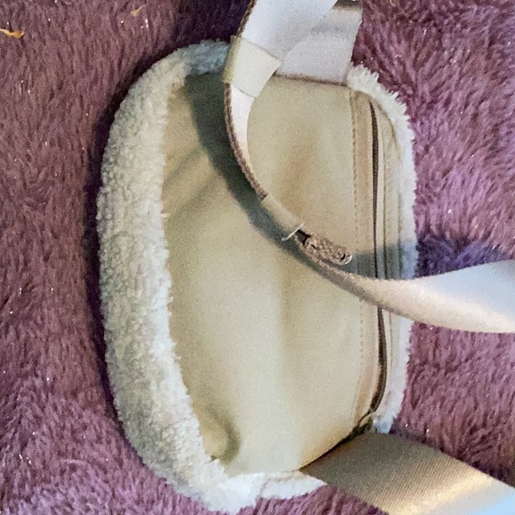 Lulu Sherpa belt bag - Picture 4 of 6